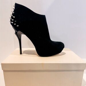 NIB Dolce Vita Spiked Ankle Booties